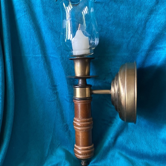 Vintage Homco Wall Sconce with Etched Glass Globe - Picture 13 of 13